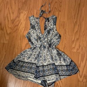 Blue and white abstract patterned flowy romper